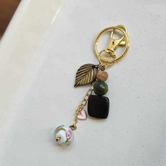 Vintage Floral Beaded Keychain with Gold Leaf Charm Bag - Picture 8 of 8